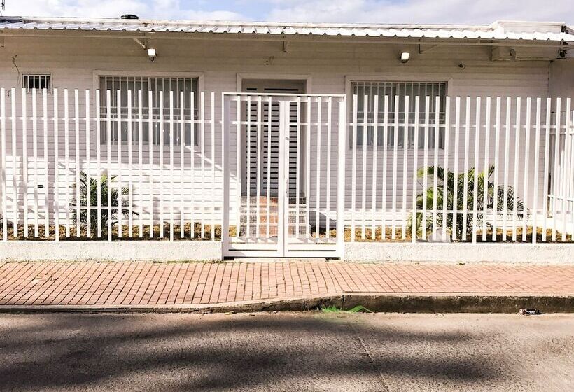 هاستل Tropical Breeze Aeropuerto