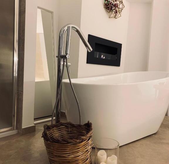 تختخواب و صبحانه San Michele Luxury Rooms