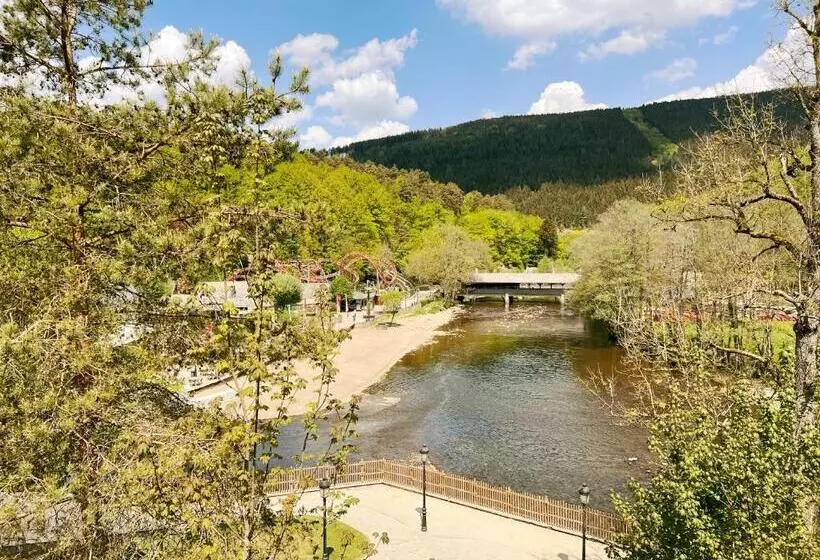 هتل Au Sommet De La Cascade