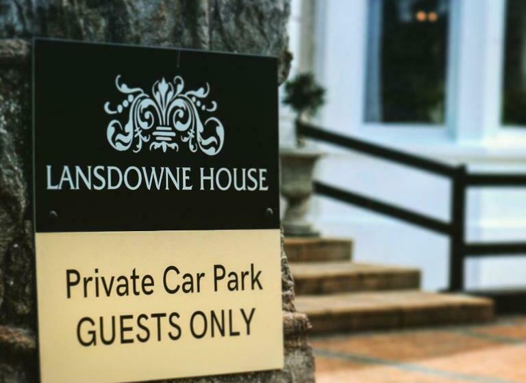 Отель Lansdowne House With Private Car Park