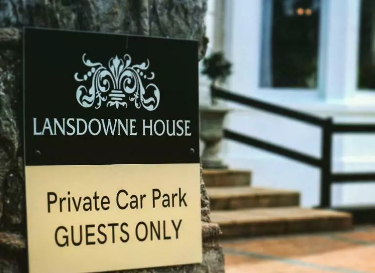 هتل Lansdowne House With Private Car Park