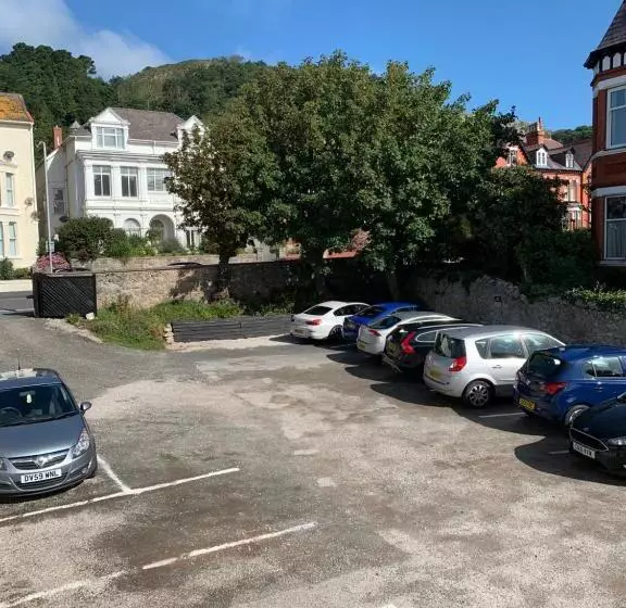 هتل Lansdowne House With Private Car Park