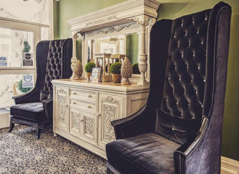 Отель Lansdowne House With Private Car Park