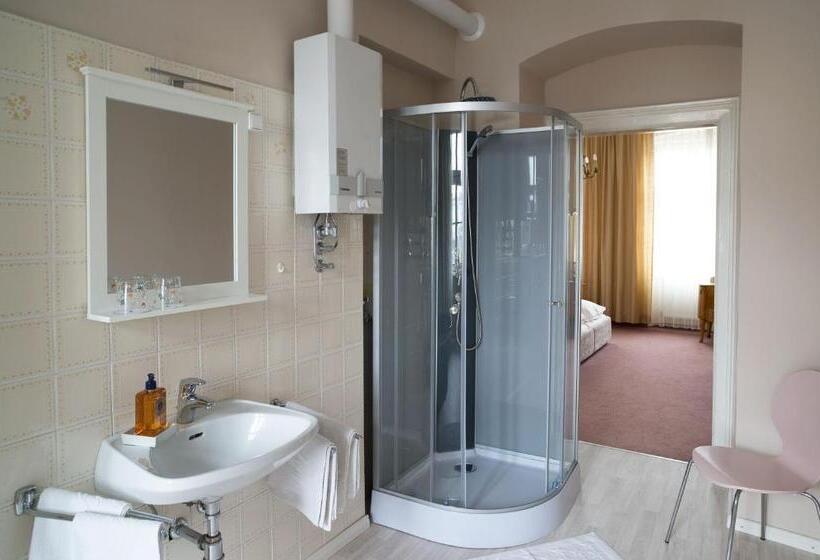 پانسیون Fink Low Budget Rooms