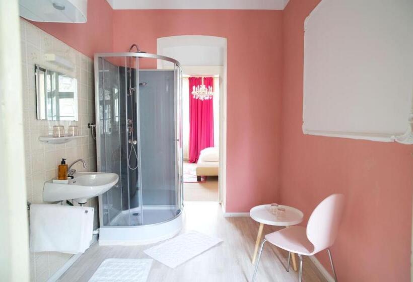 پانسیون Fink Low Budget Rooms