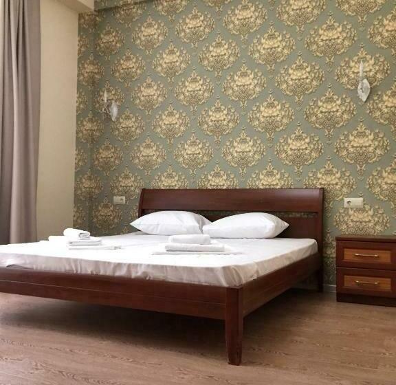 هاستل Semeynyy Mini