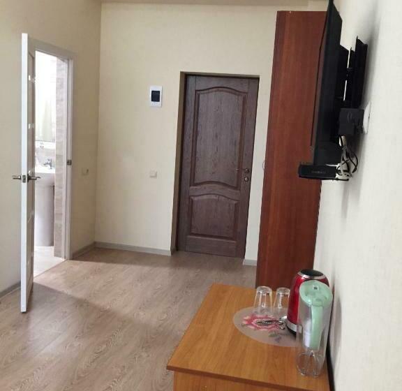 هاستل Semeynyy Mini