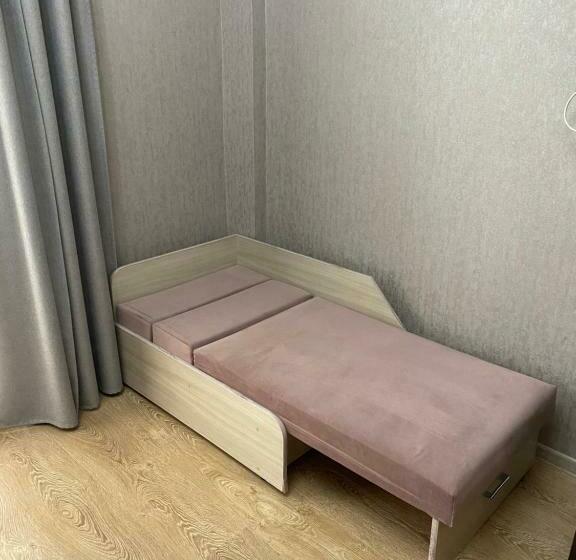 هاستل Semeynyy Mini