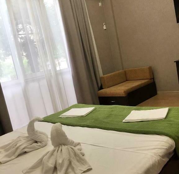 هاستل Semeynyy Mini