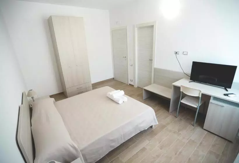 ベッドアンドブレックファースト Il Viaggiatore Via Rimini Serapo