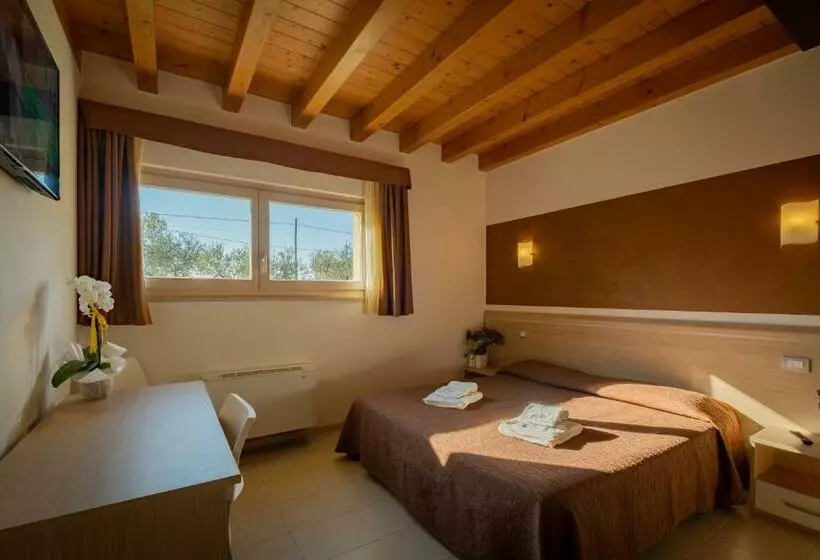 هتل Agriturismo Tre Colline