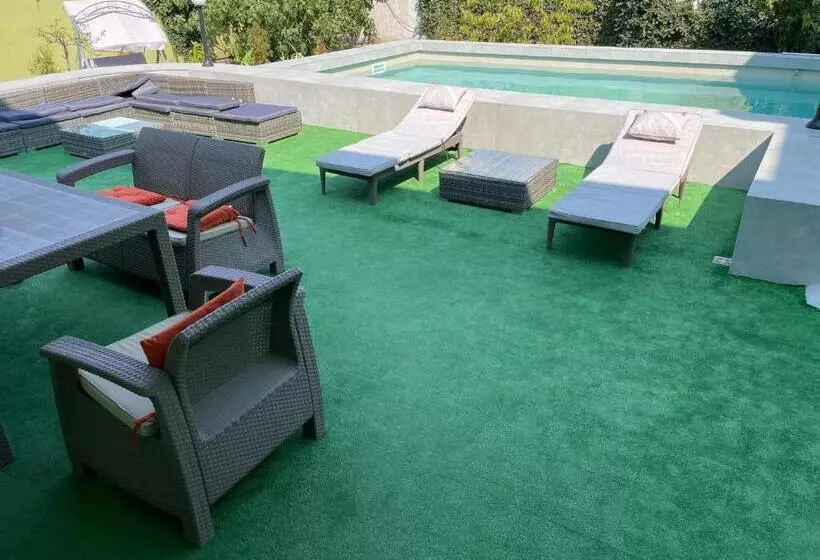 Hotelli Pensiunea Dolce