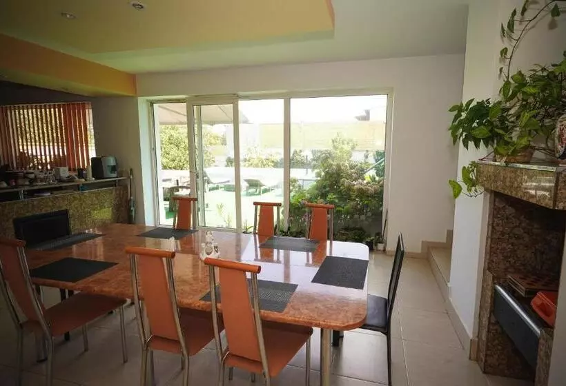 Hotelli Pensiunea Dolce