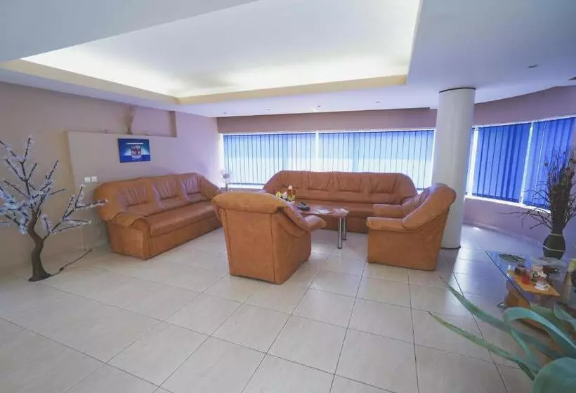 Hotelli Pensiunea Dolce