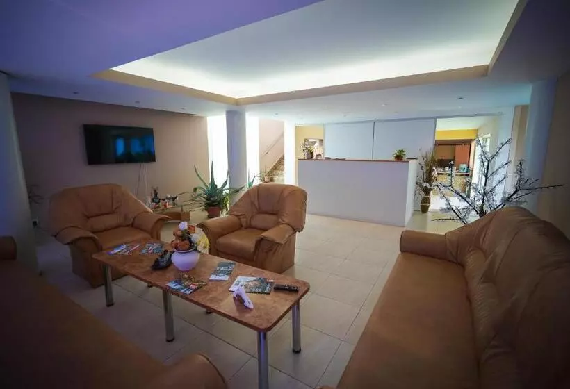 Hotelli Pensiunea Dolce