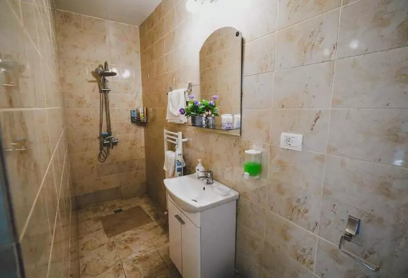 Hotelli Pensiunea Dolce