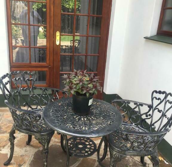 פנסיון Horse And Mill Guesthouse