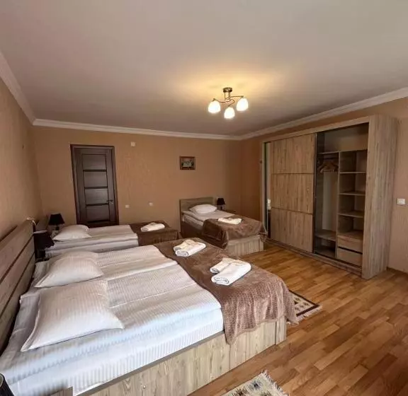 پانسیون Kazbegi Guide