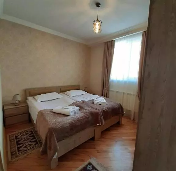 پانسیون Kazbegi Guide