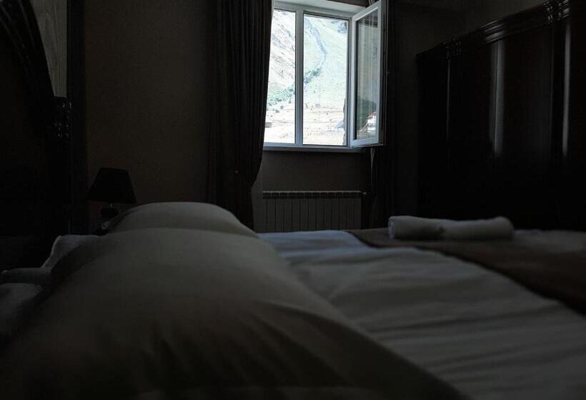 膳宿费 Kazbegi Guide