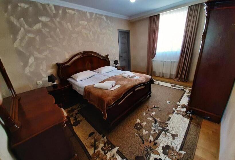 膳宿费 Kazbegi Guide