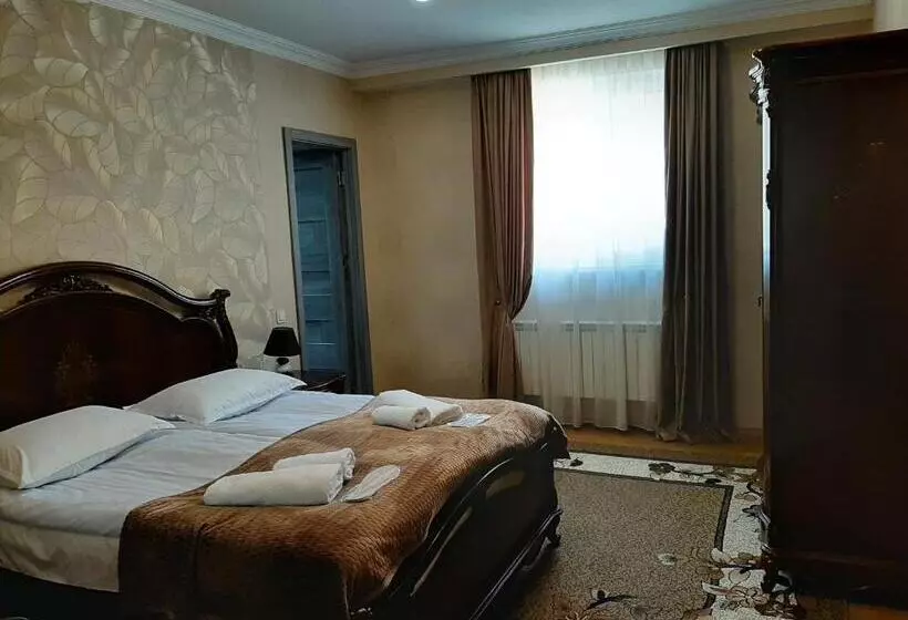 پانسیون Kazbegi Guide