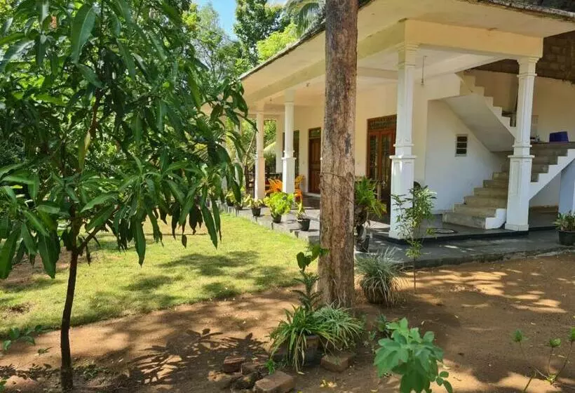 ペンション Thuruliya Residence