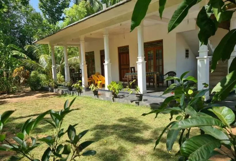 ペンション Thuruliya Residence