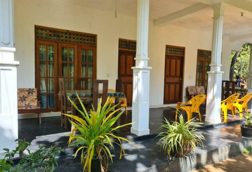 پانسیون Thuruliya Residence