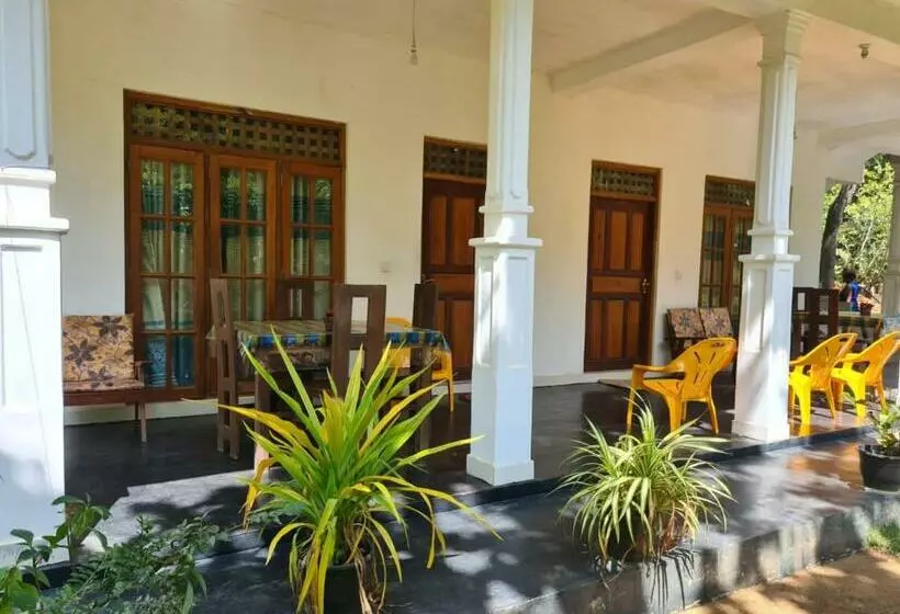 ペンション Thuruliya Residence