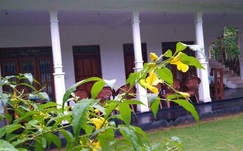 پانسیون Thuruliya Residence
