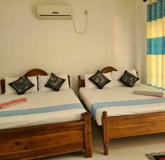 پانسیون Thuruliya Residence