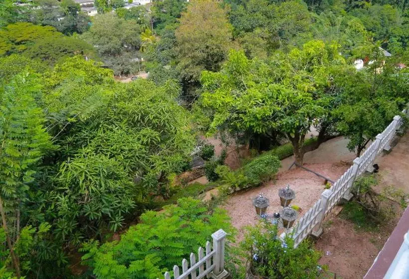 Pensió Villa Serene