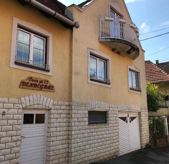 بنسيون óvár 12 Vendégház