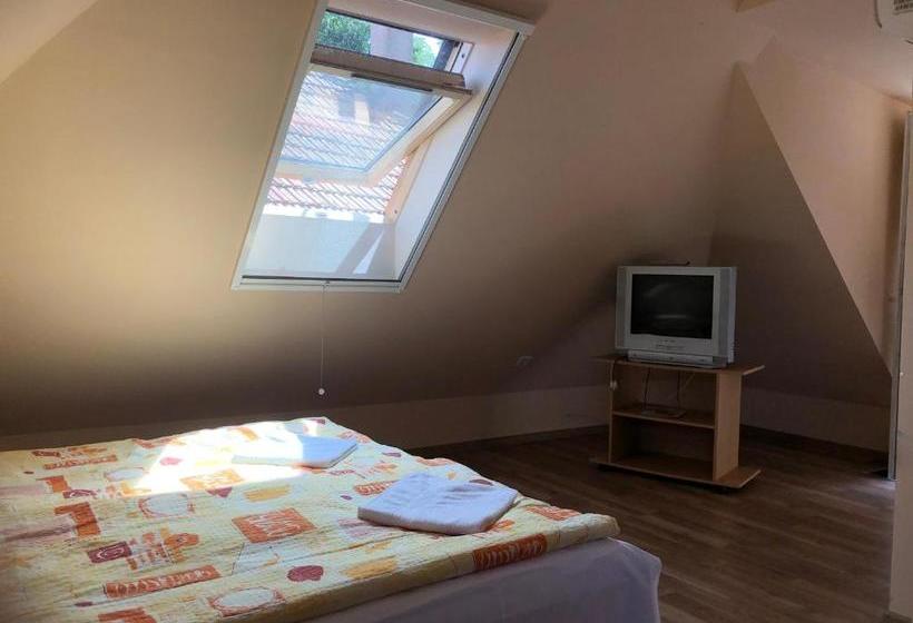 بنسيون óvár 12 Vendégház