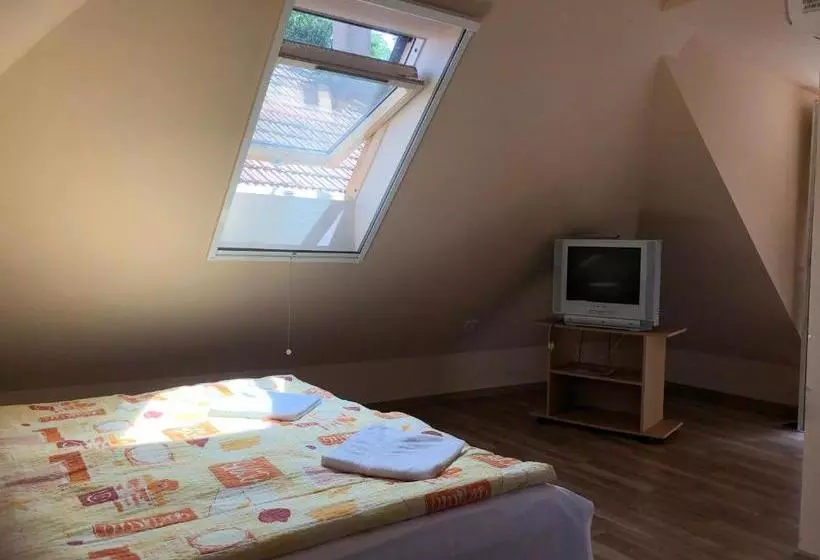 پانسیون óvár 12 Vendégház