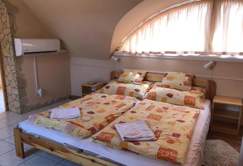 بنسيون óvár 12 Vendégház