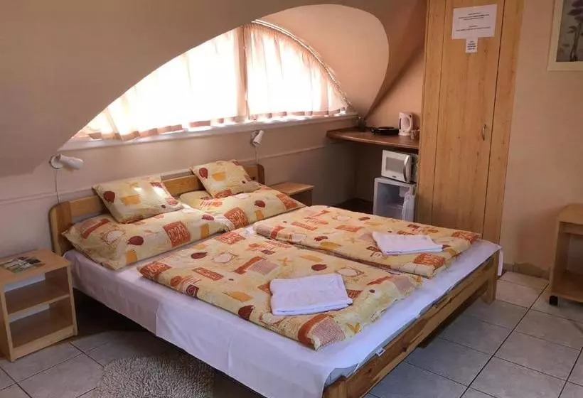 پانسیون óvár 12 Vendégház