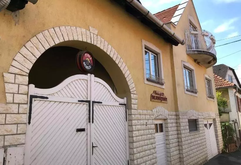پانسیون óvár 12 Vendégház