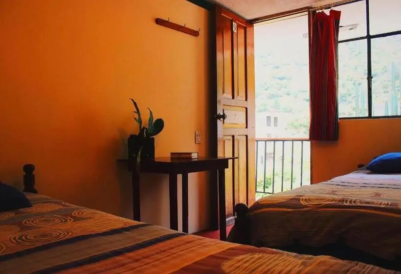 ユースホステル Hostal Timara