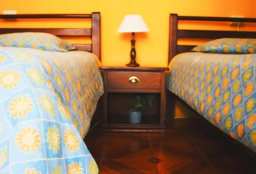 ユースホステル Hostal Timara