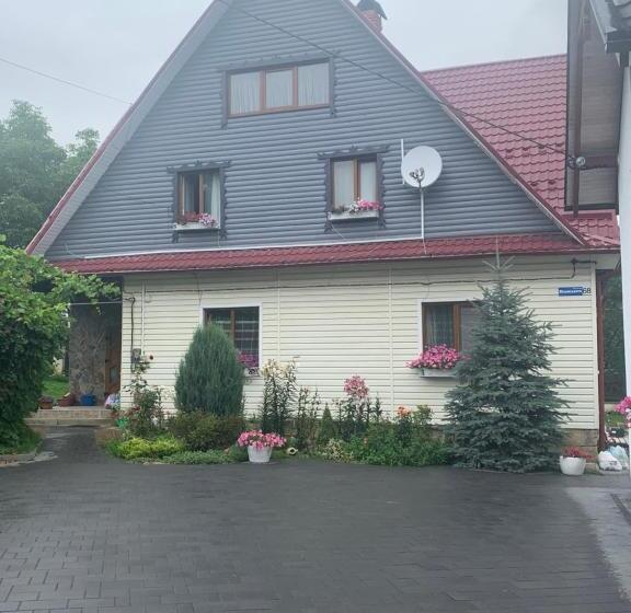 پانسیون садиба зґарда