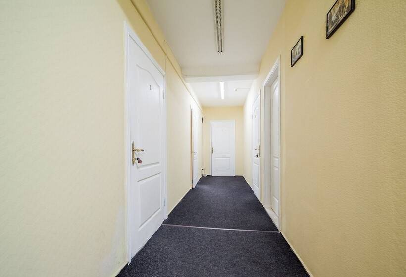 پانسیون Guest House Near Railway Station