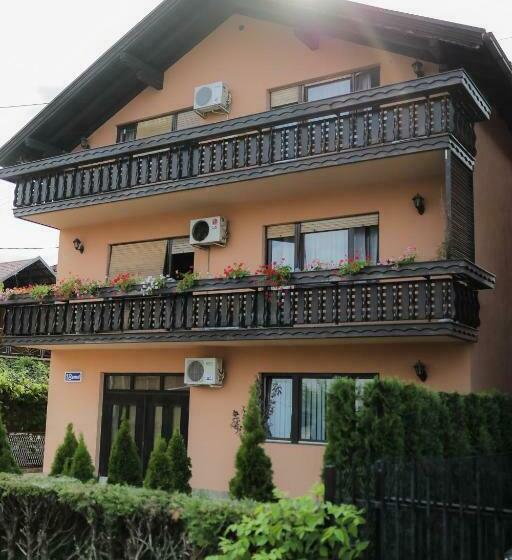 پانسیون Guesthouse Tanja