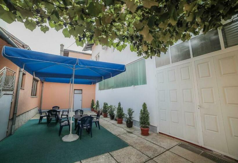 پانسیون Guesthouse Tanja