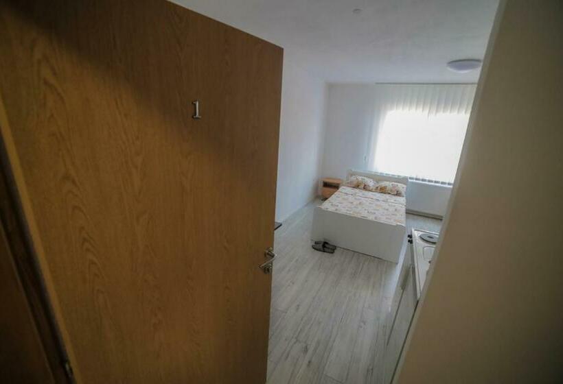 پانسیون Guesthouse Tanja