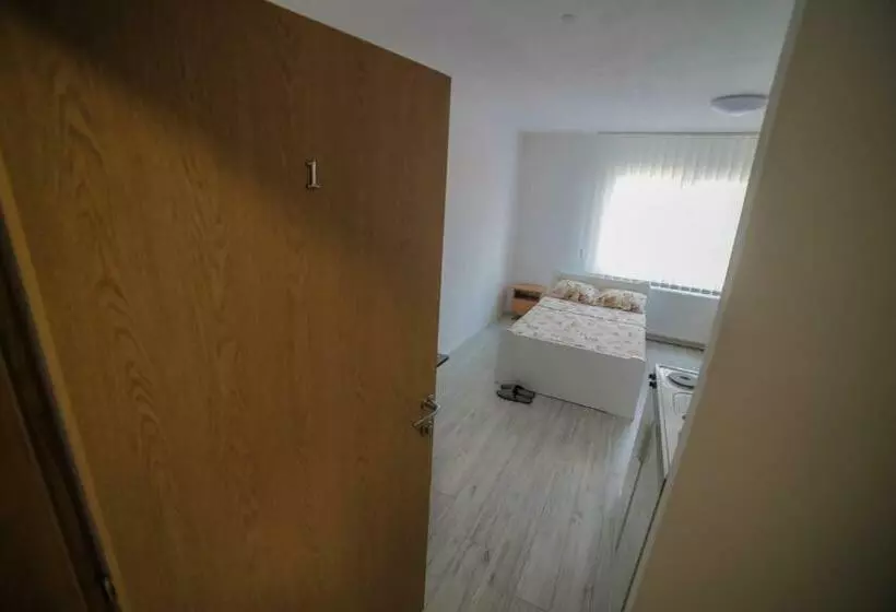 پانسیون Guesthouse Tanja