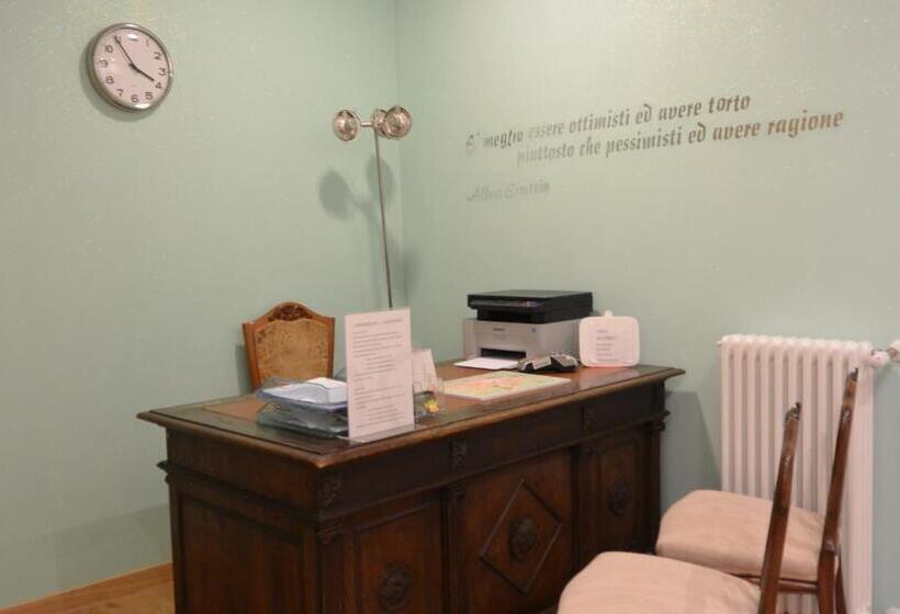 پانسیون Rooms Of Love