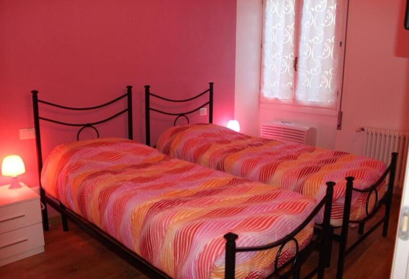 پانسیون Rooms Of Love