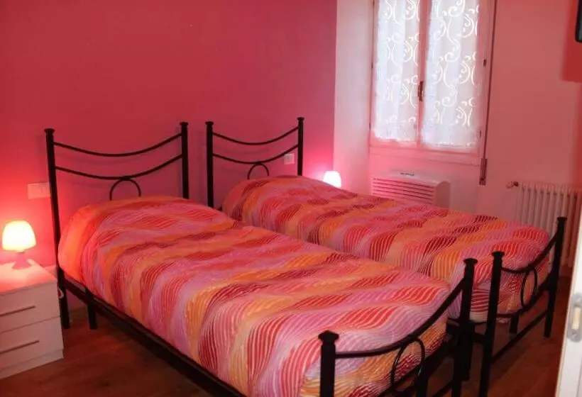 پانسیون Rooms Of Love